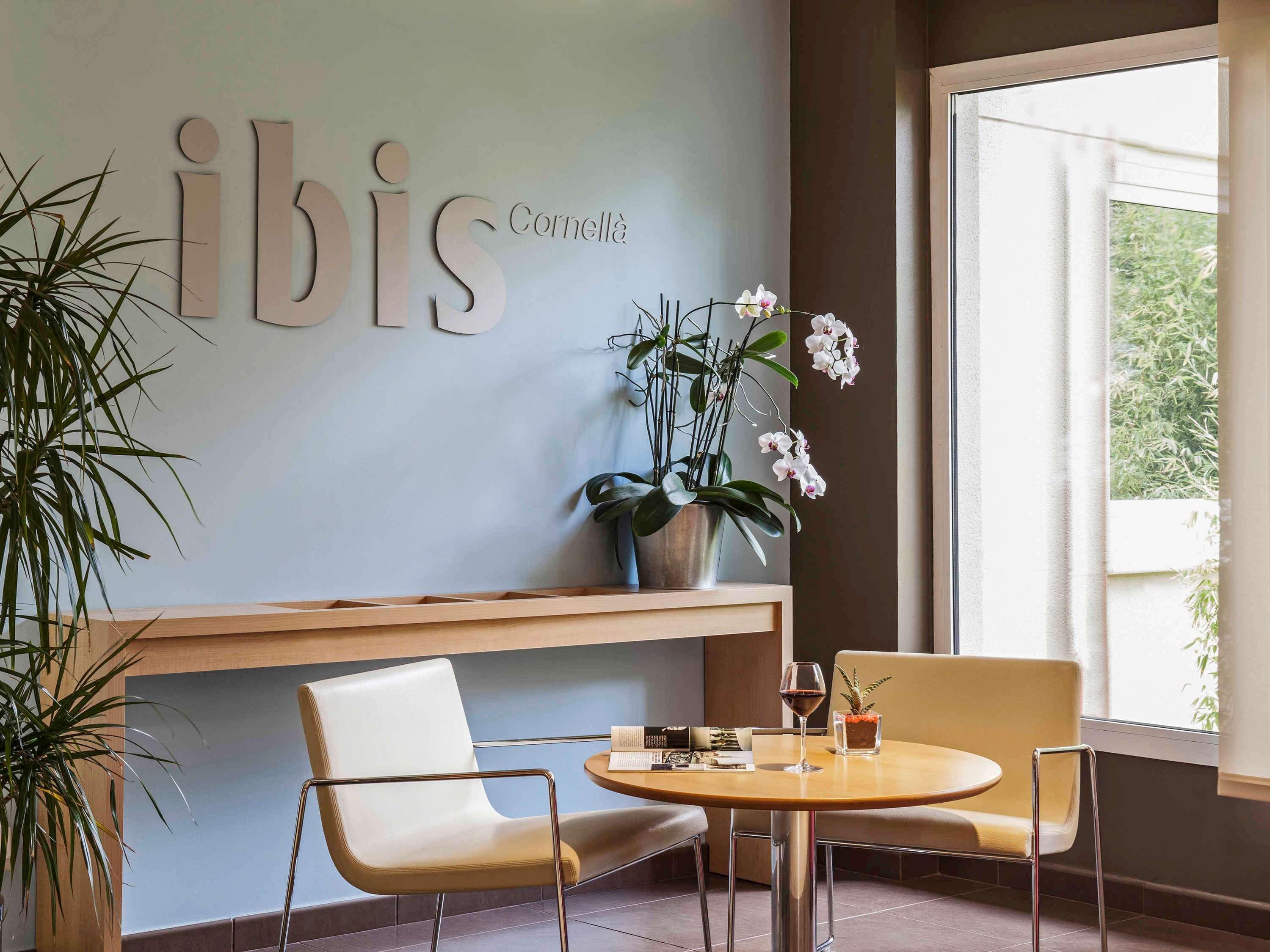 Отель Ibis Cornella Корнелья де Лиобрегат Экстерьер фото